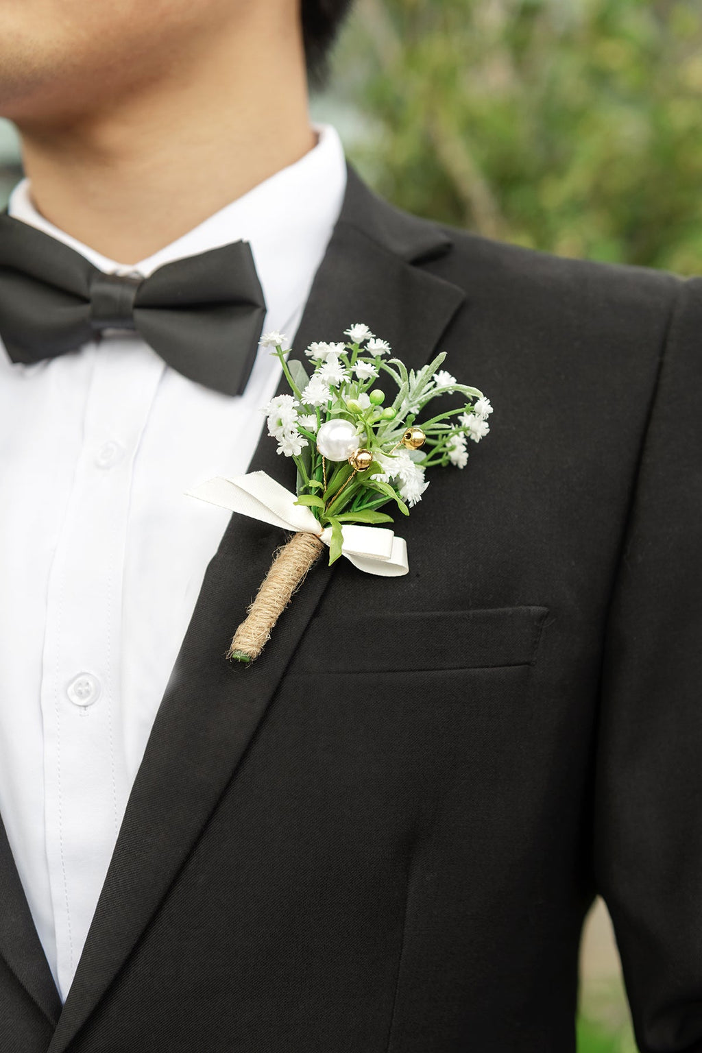 Boutonnieres for Guests in White & Sage