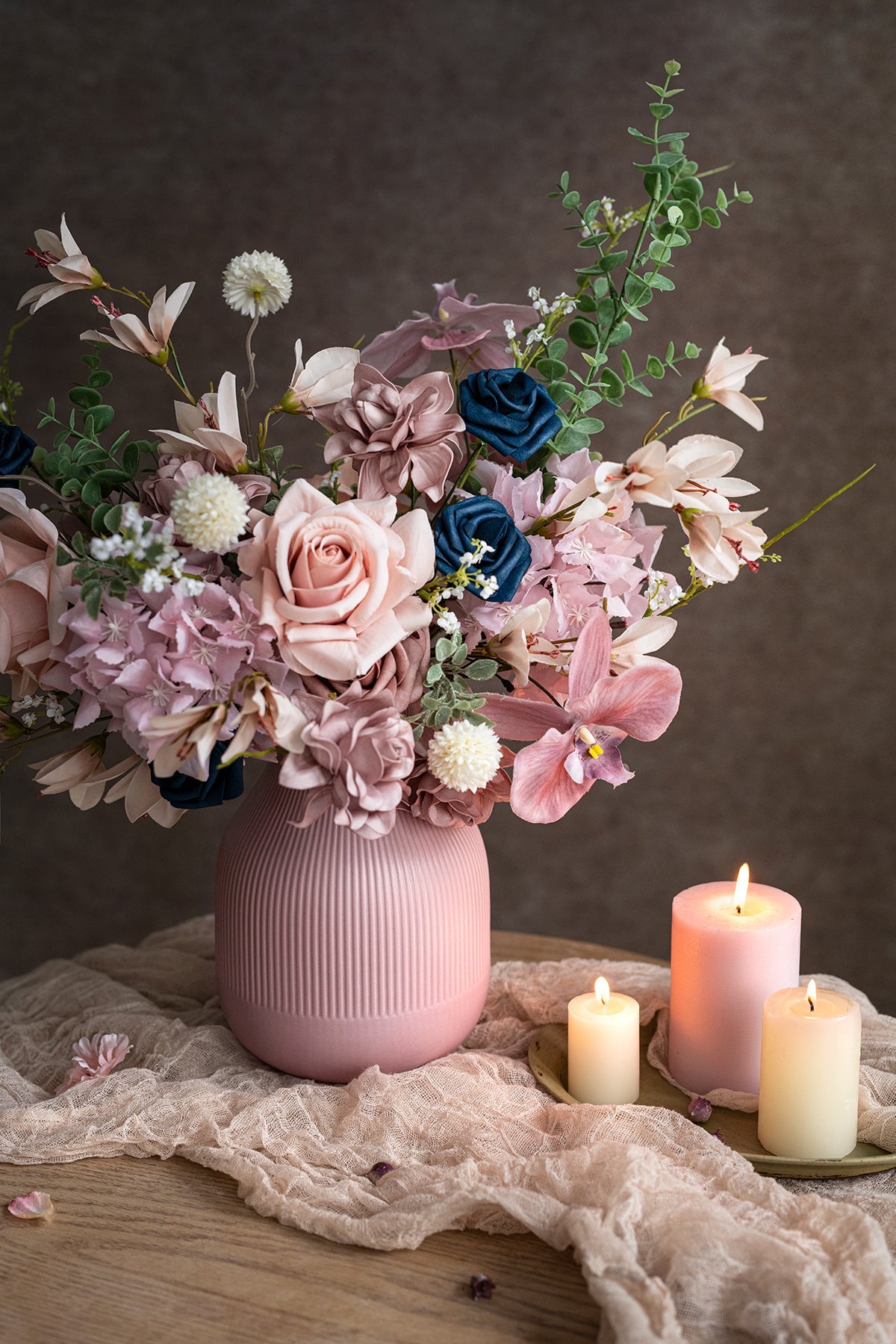 Fine Vertical Lines Creamic Vase in Dusty Rose