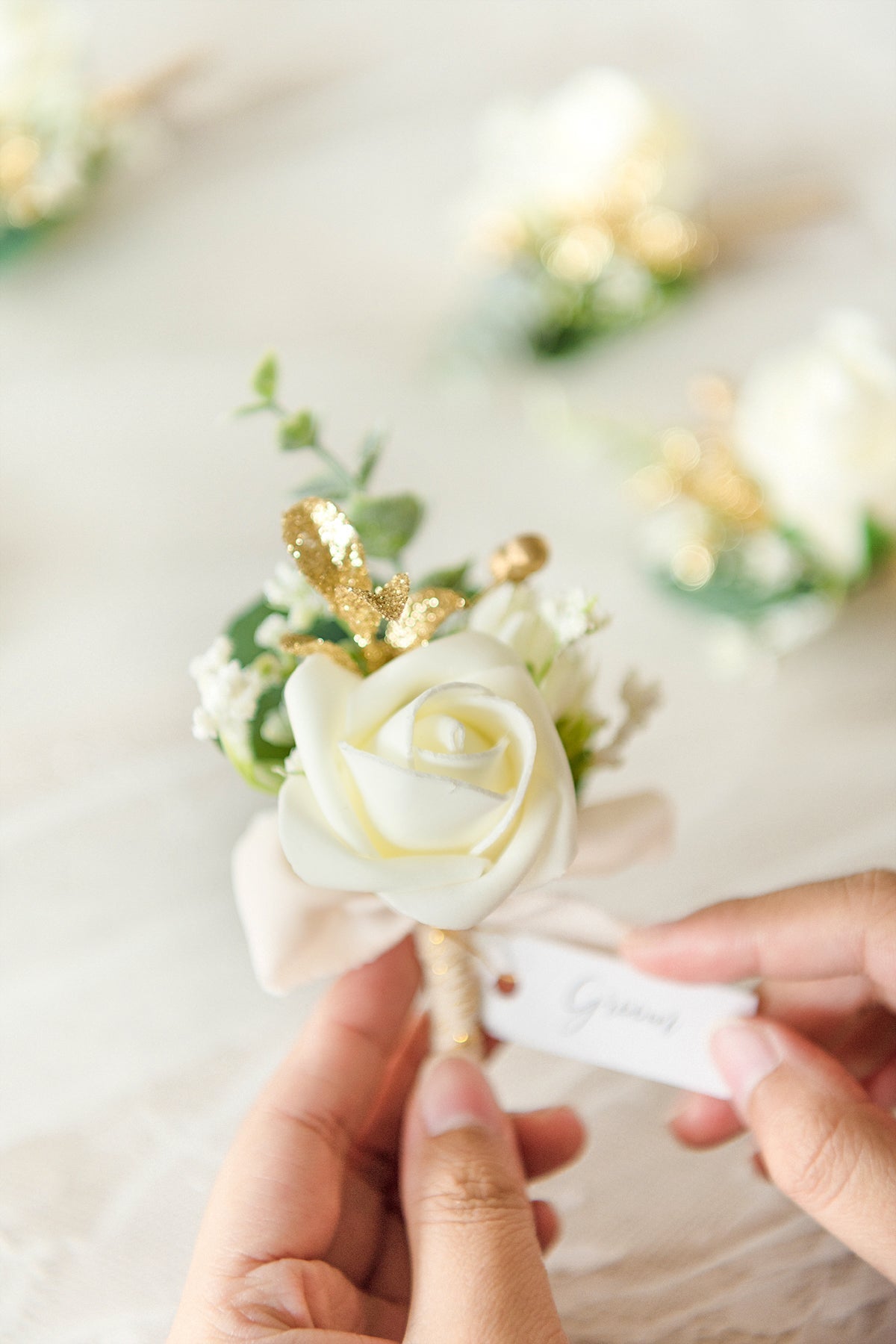 Lings | Boutonnieres in Ivory