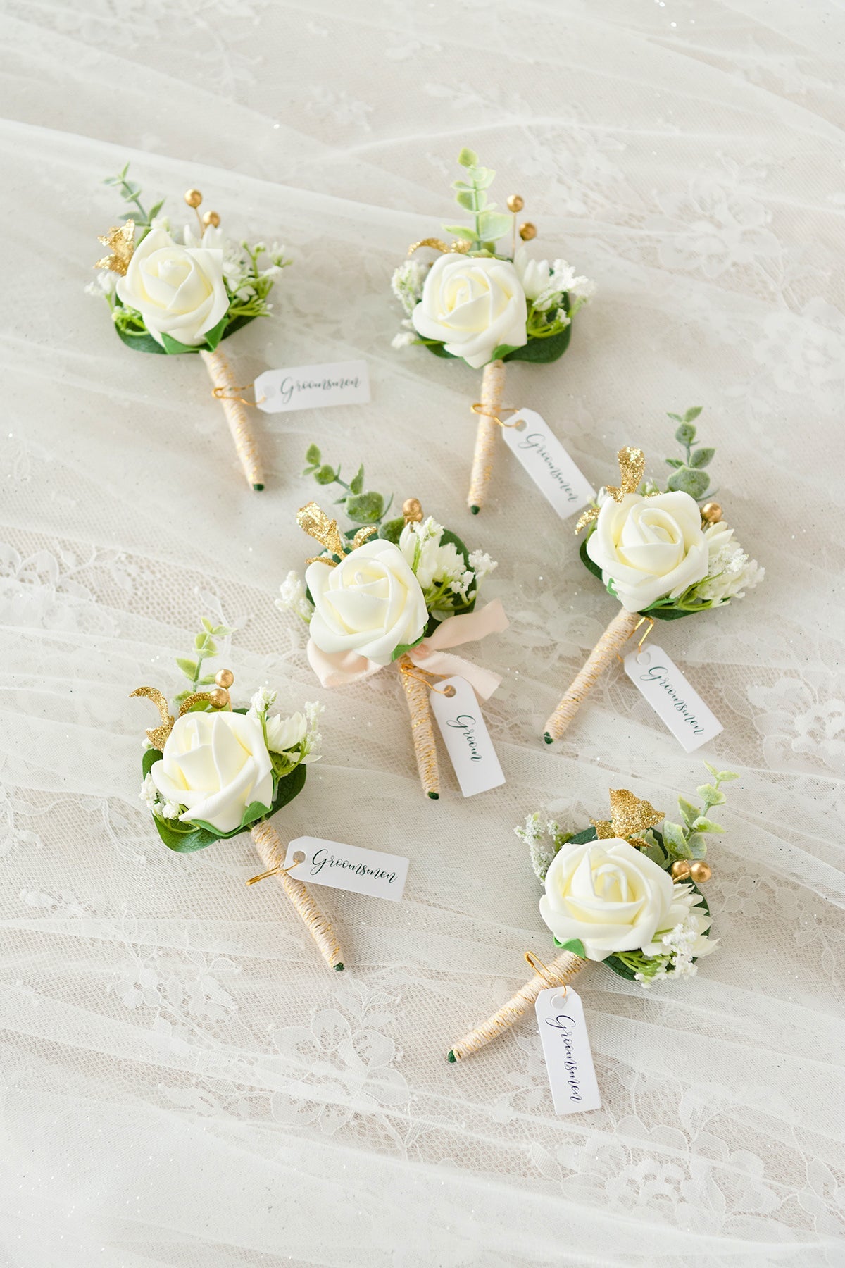 Lings | Boutonnieres in Ivory