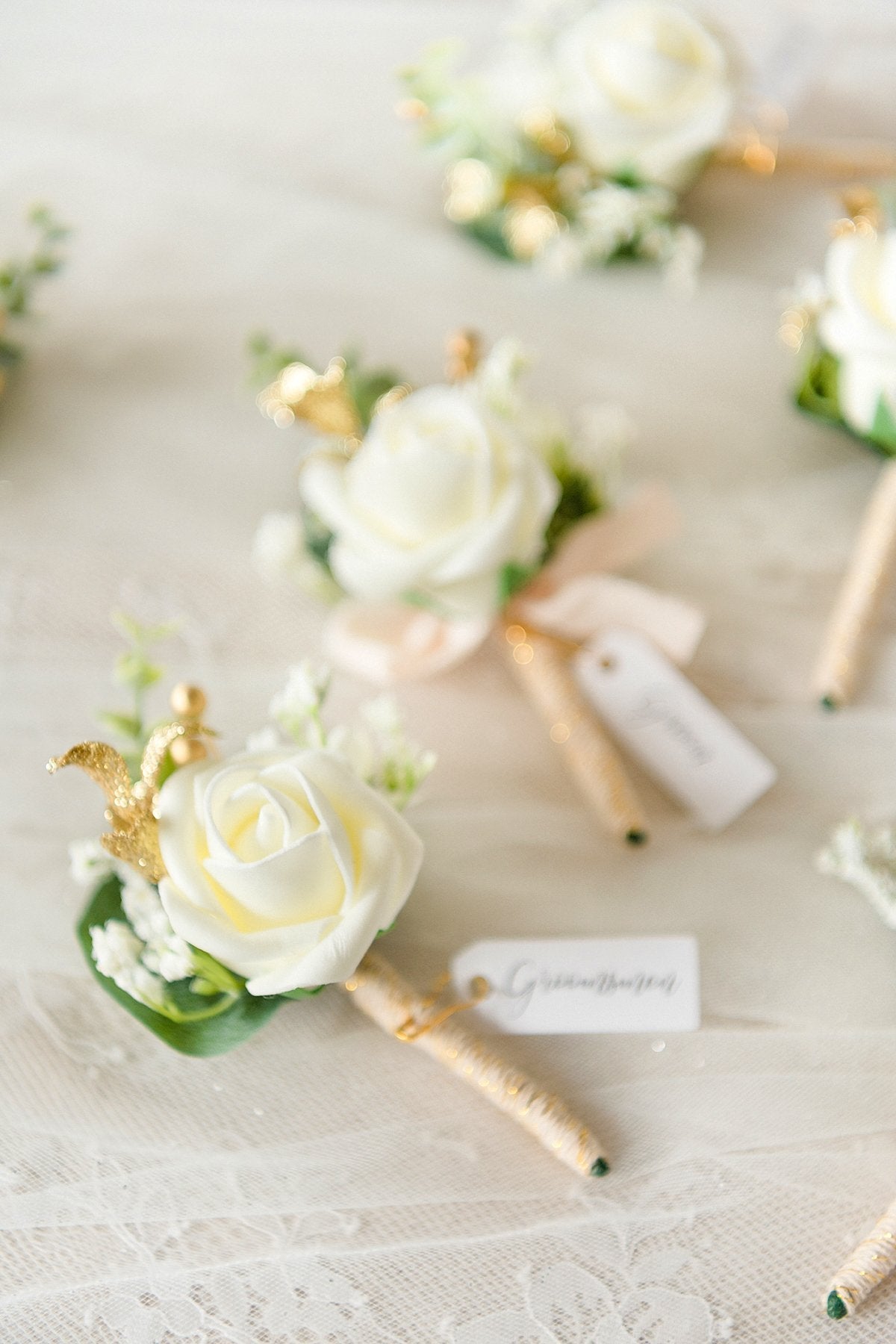 Lings | Boutonnieres in Ivory