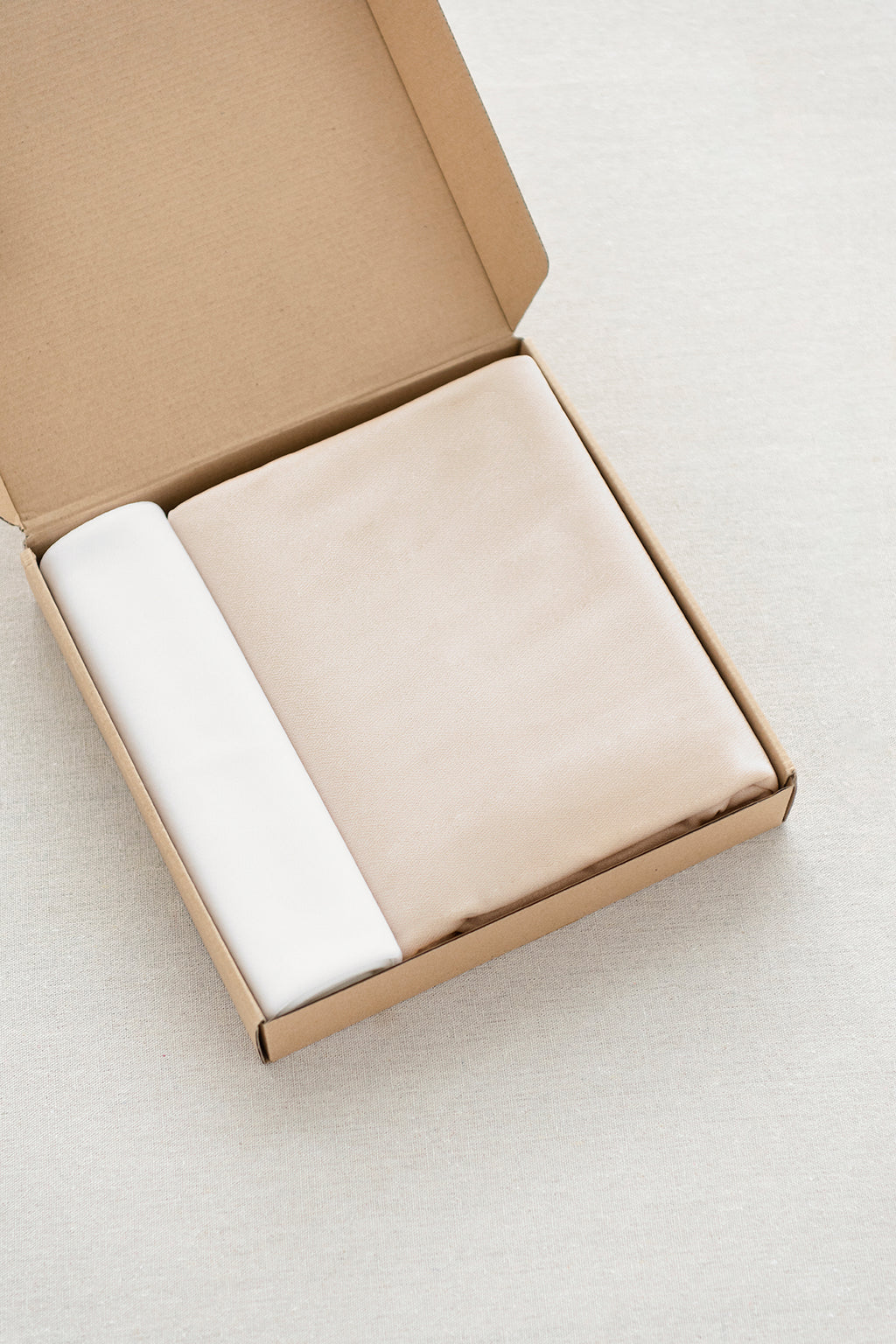 Table Cloth & Table Runner Set in White & Nude
