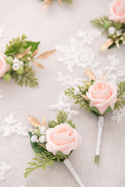 Boutonnieres for Guests in Blush & Cream