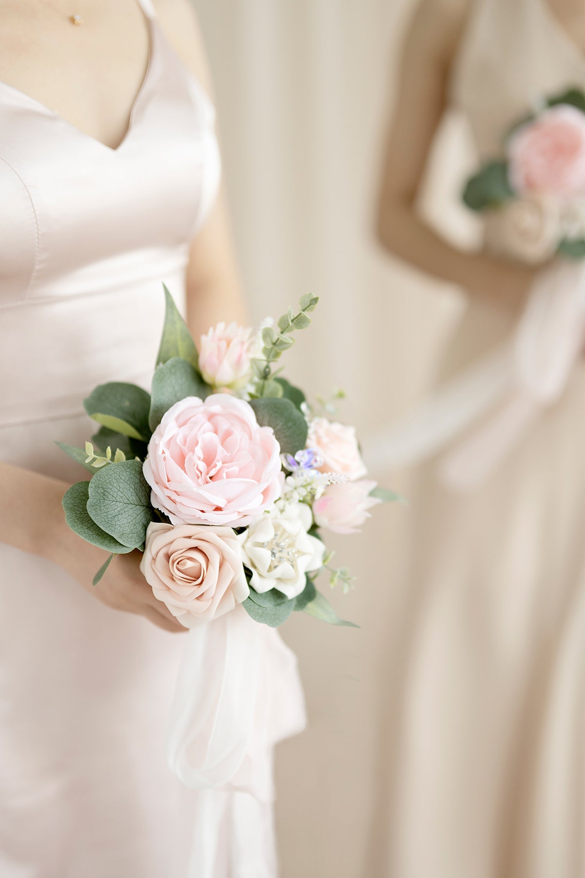 Bridesmaid Posy in Blush & Cream