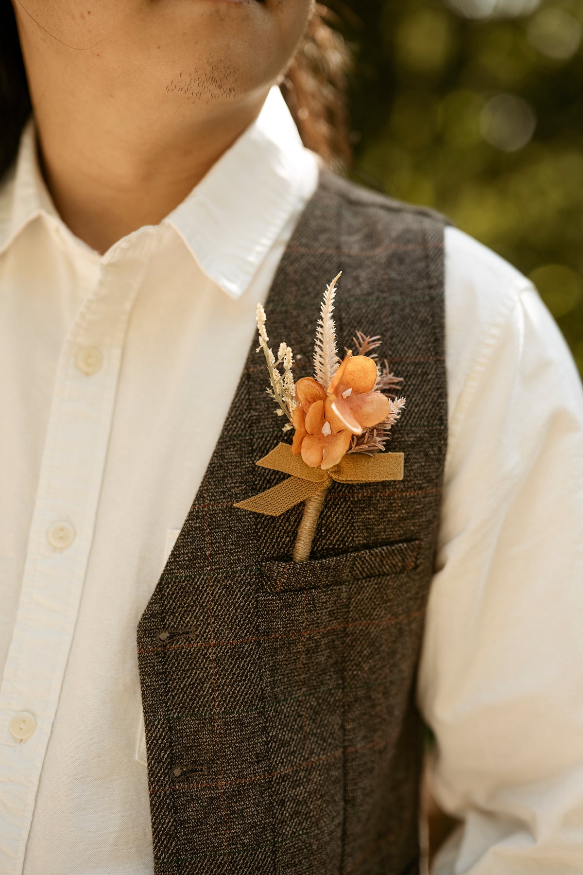 Boutonnieres for Guests in Rust & Sepia