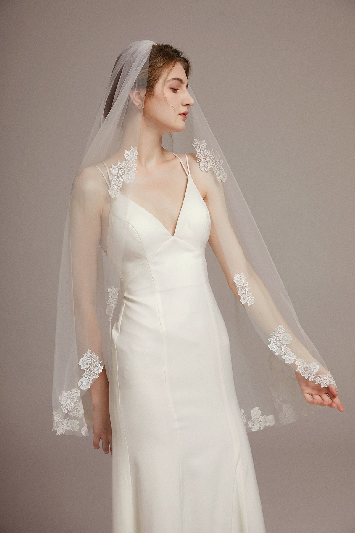 French Fingertip Veil with Floral Lace Appliques and Comb - lingsDev