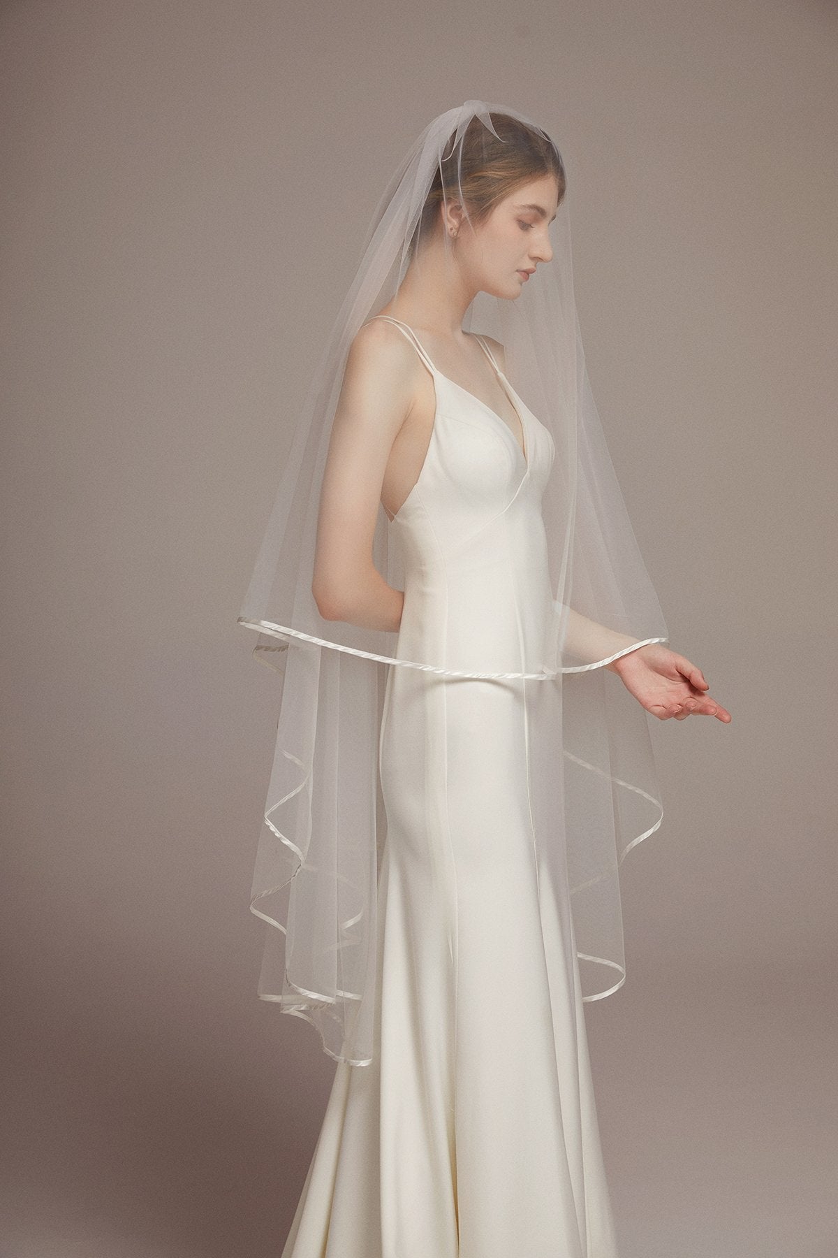 Elegant Two Tier Angel-Cut Fingertip Veil with Comb - lingsDev