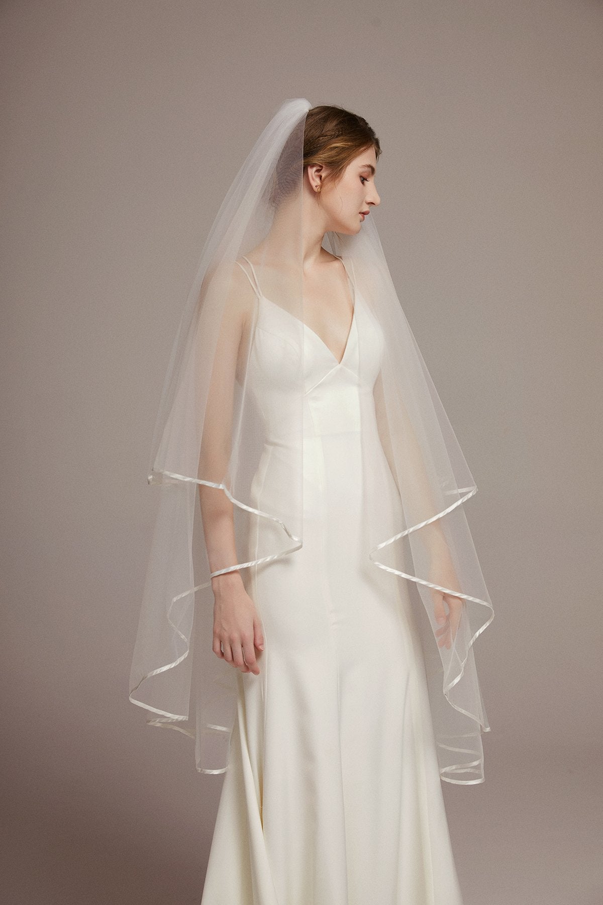 Elegant Two Tier Angel-Cut Fingertip Veil with Comb - lingsDev