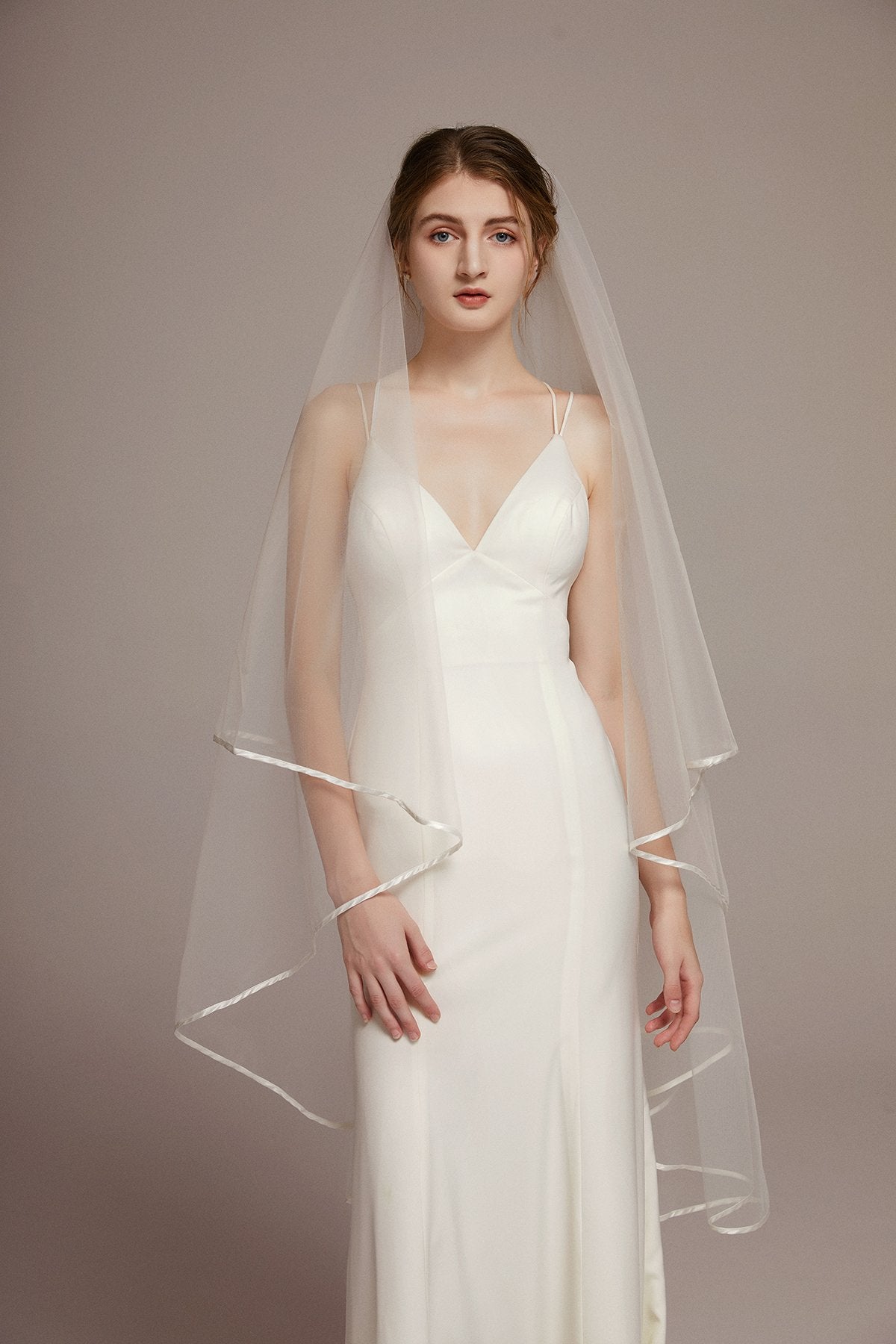 Elegant Two Tier Angel-Cut Fingertip Veil with Comb - lingsDev