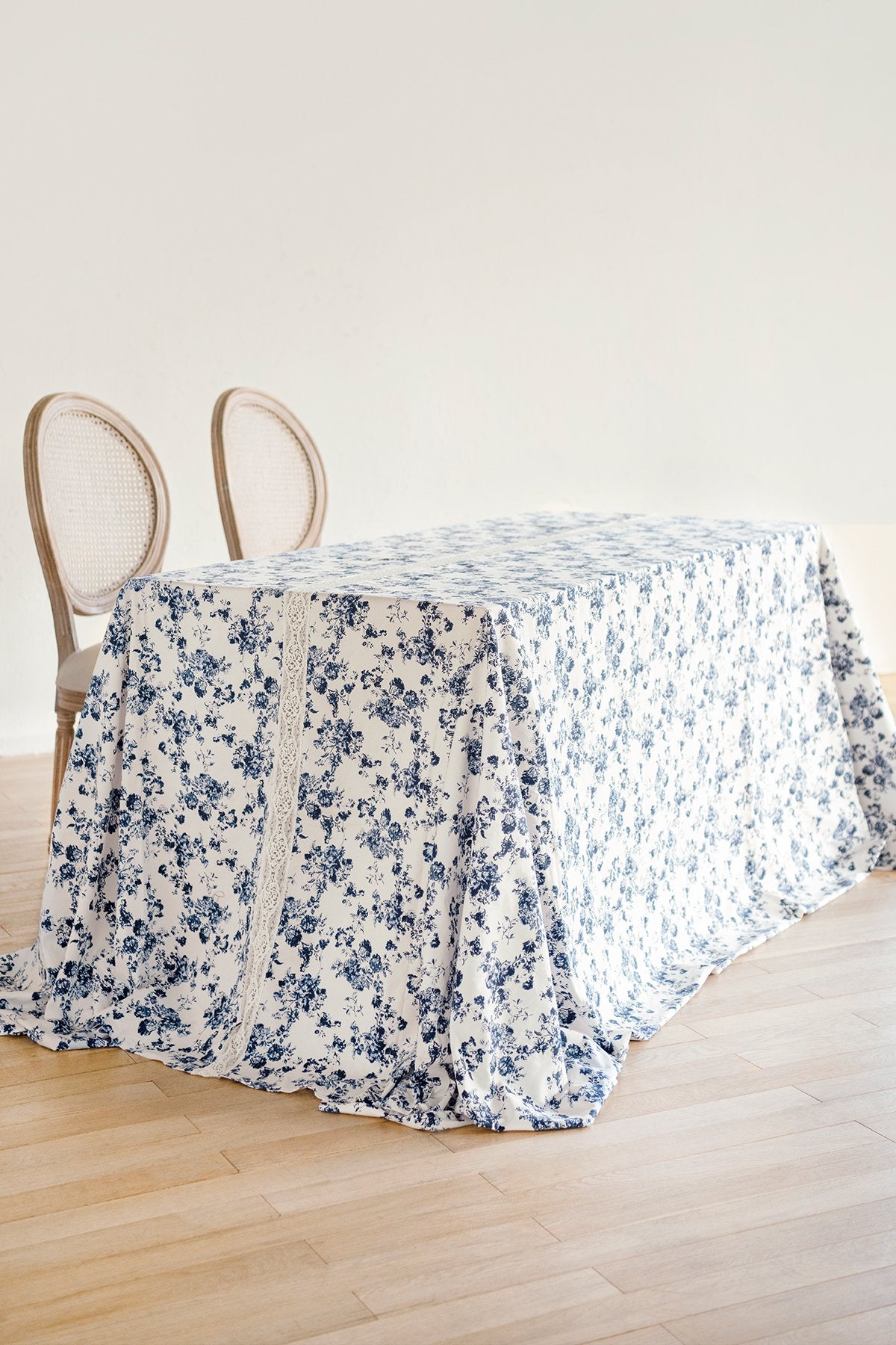 Elegant French Toile Tablecloth for Reception Table - lingsDev
