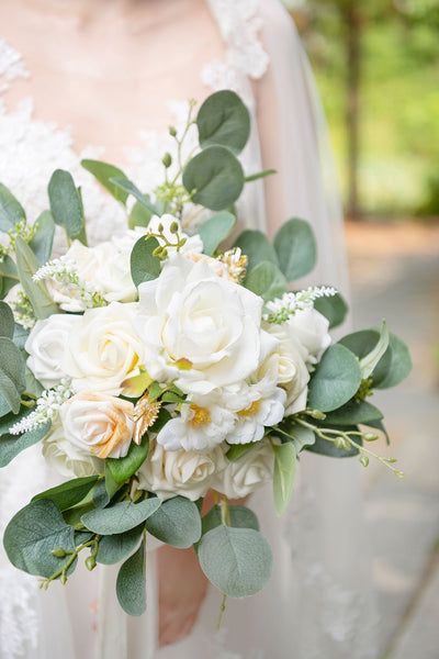 9" Bridesmaid Bouquet - Natural Whites - lingsDev