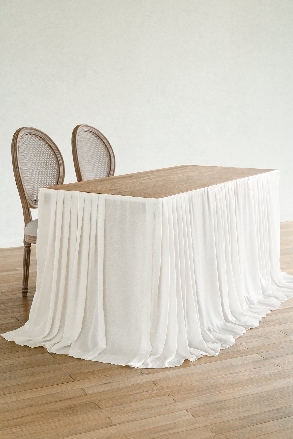 Elegant Velvety Polyester Table Skirt - Ivory - lingsDev