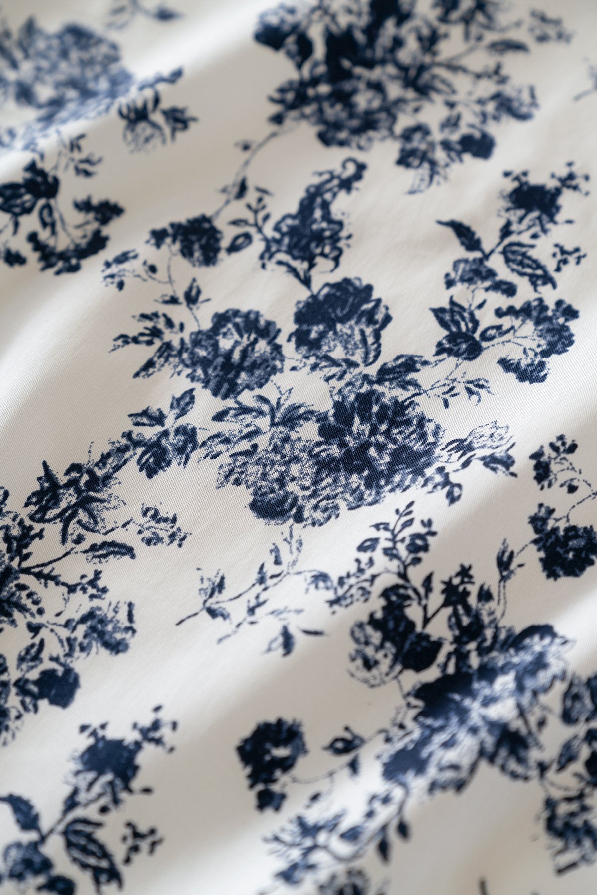 Blue Toile Table Runner 27.75"w x 10FT - lingsDev