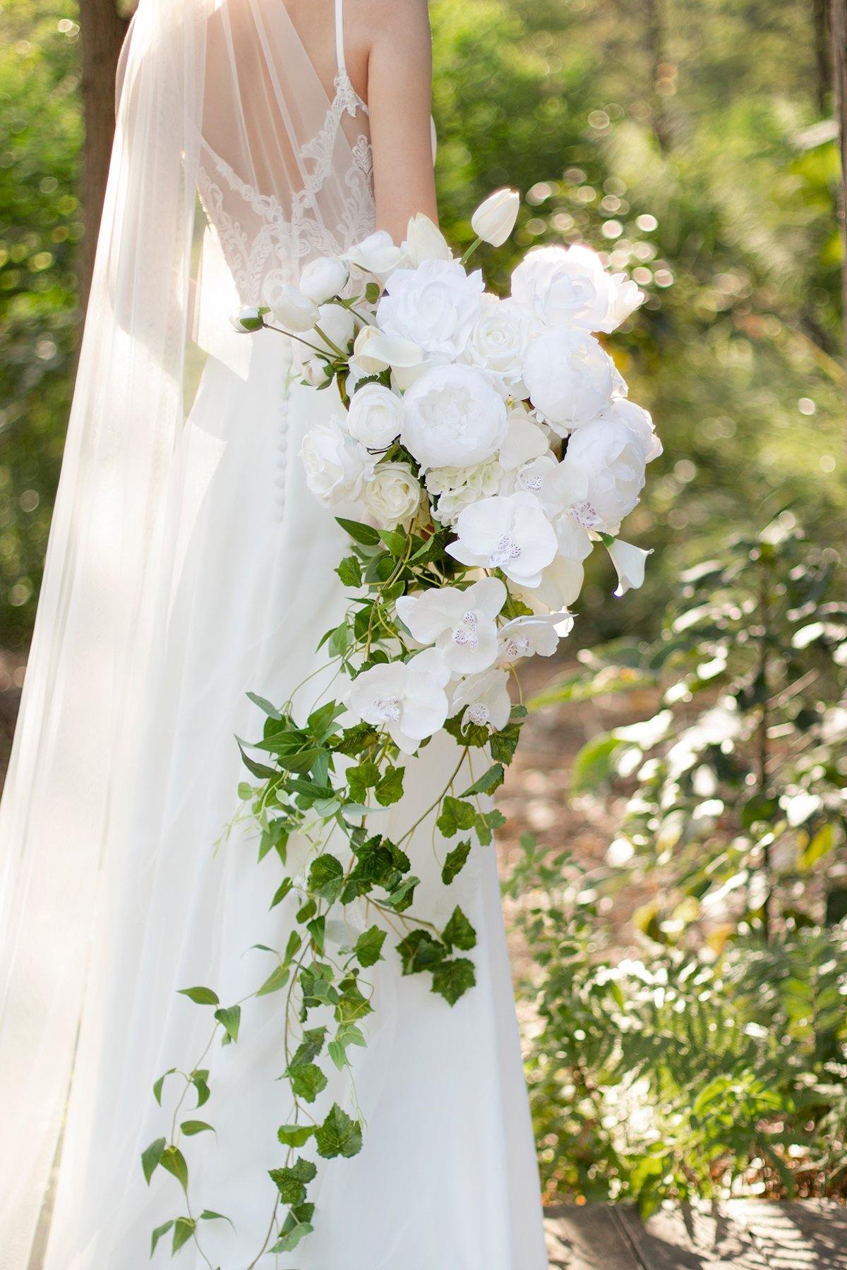 11"/17" Bridal Bouquet - White & Sage - lingsDev