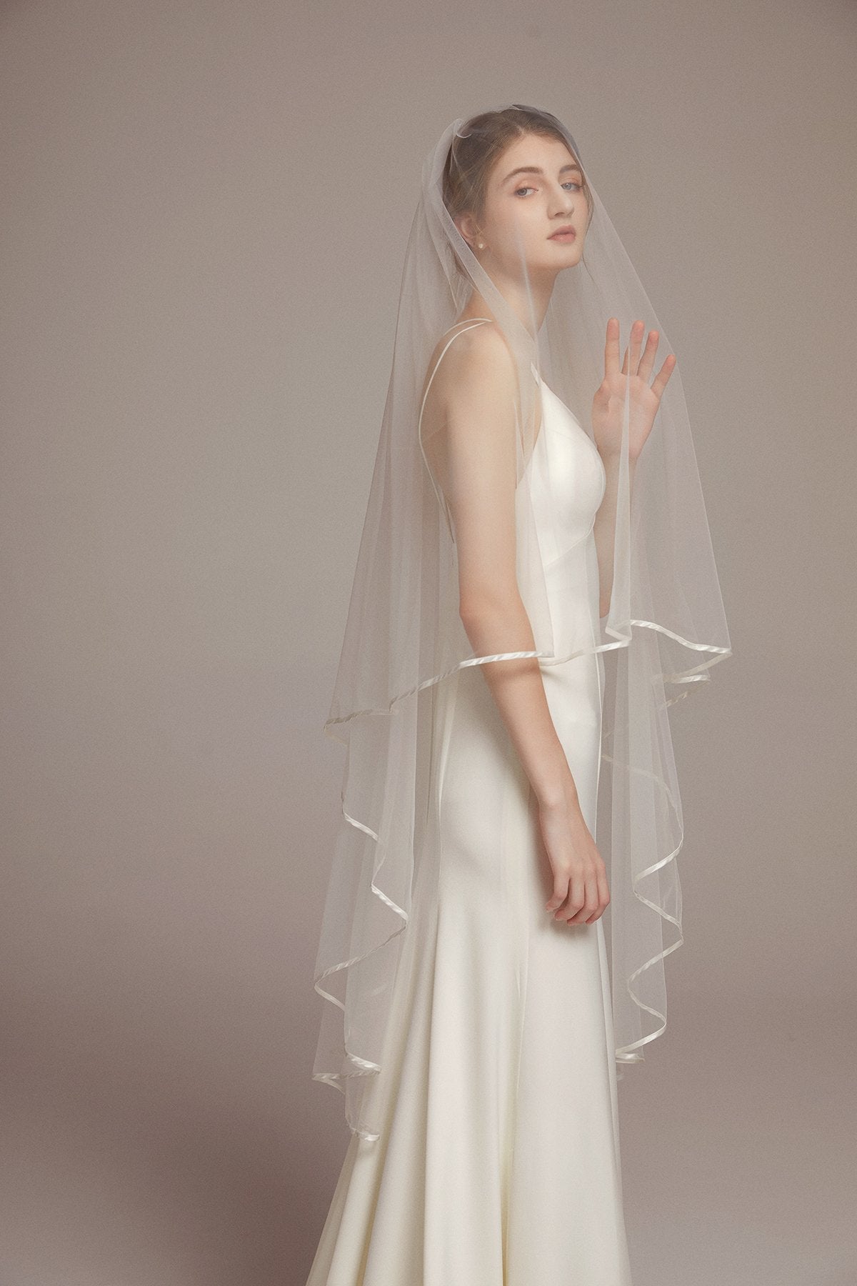 Elegant Two Tier Angel-Cut Fingertip Veil with Comb - lingsDev