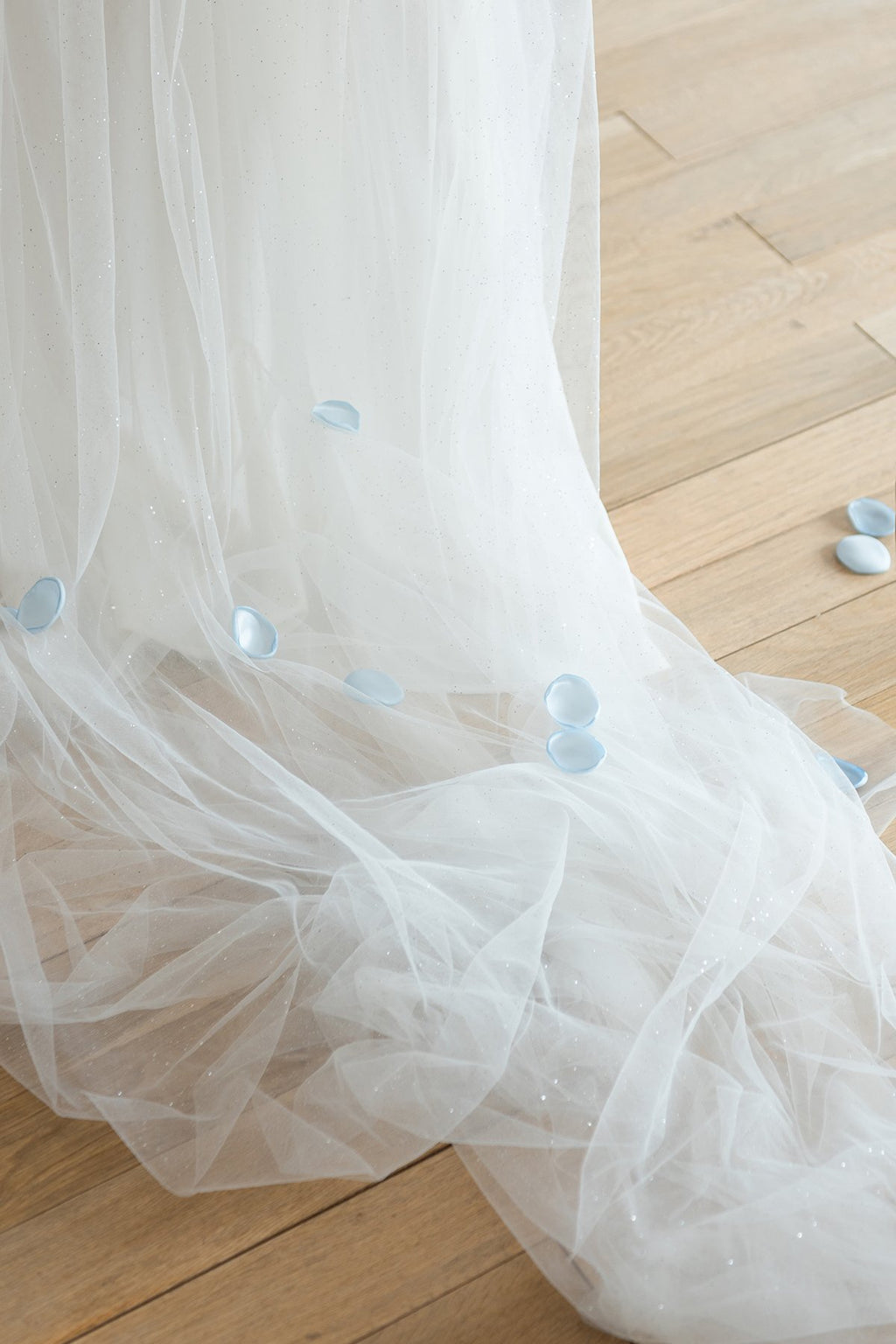 30 x 195 Inch Extra Long Tulle Table Runner (16FT, Shimmer White) - lingsDev