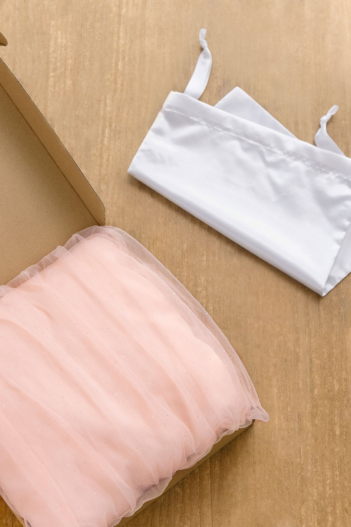 Extra Long Tulle Table Runner 30"w x 16FT - Shimmer Blush/White - lingsDev