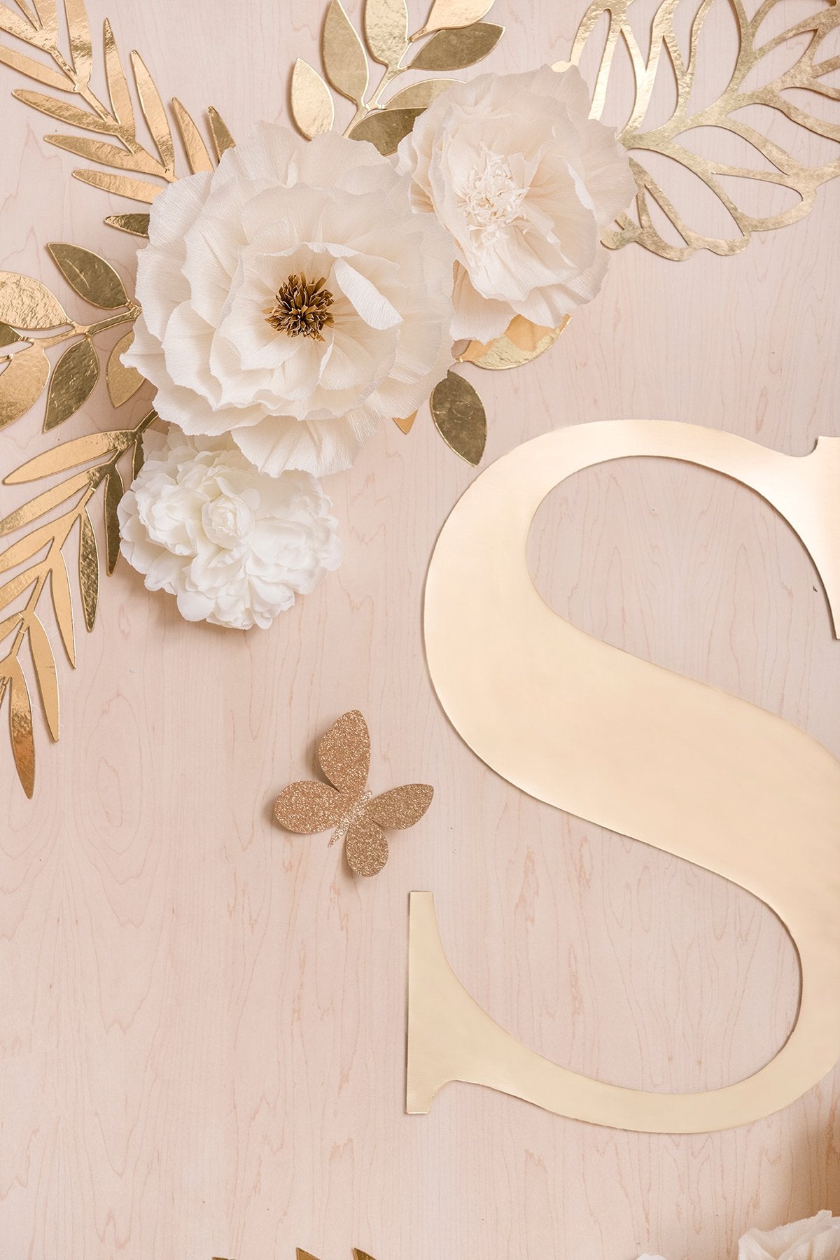 7pcs Crepe Paper Flowers - White & Gold - lingsDev