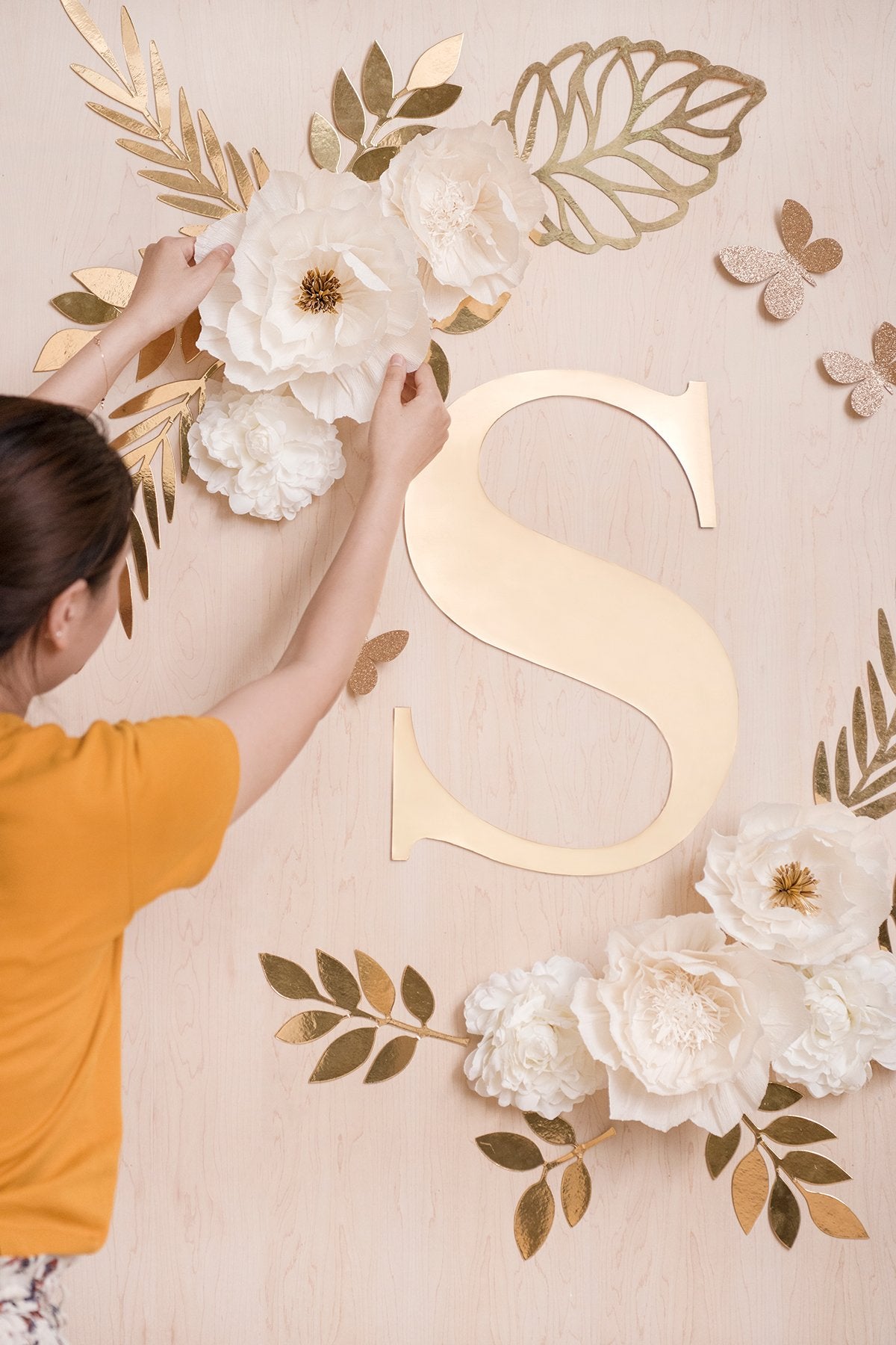 7pcs Crepe Paper Flowers - White & Gold - lingsDev