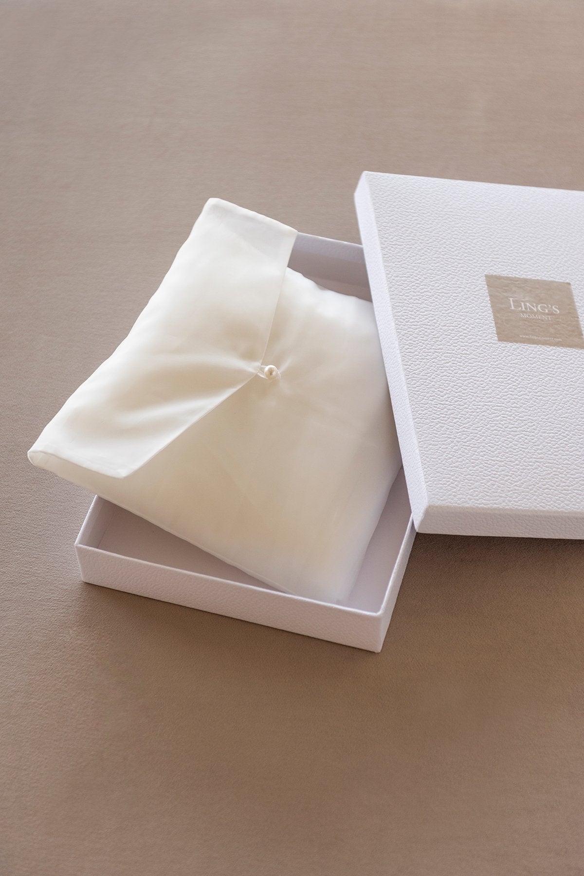 Two Tier Angel-Cut Satin Trim Chapel Veil with Comb - lingsDev